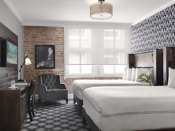 2 Queen Beds, Small Room