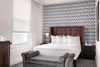 Small Room, 1 King Bed