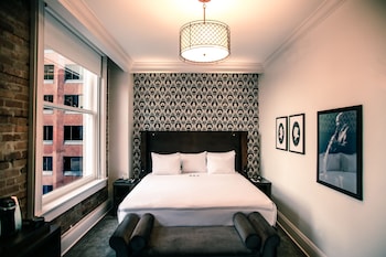 Small Room, 1 King Bed
