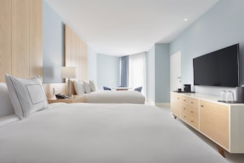 Room, 2 Queen Beds (Pool View)