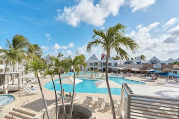 Room, 2 Queen Beds (Pool View)