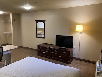 Room, 1 Queen Bed, Non Smoking (Efficiency)