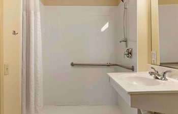 Studio, 1 Queen Bed, Accessible, Non Smoking