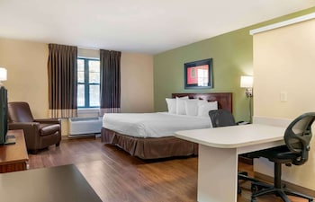 Studio, 1 King Bed, Non Smoking