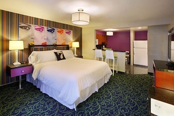 Studio Suite, 1 King Bed, Kitchen