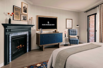 Deluxe Room, 1 King Bed (Garden King Suite, Pet-Friendly)