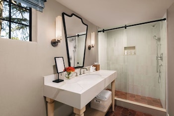 Deluxe Room, 1 King Bed (Garden King)