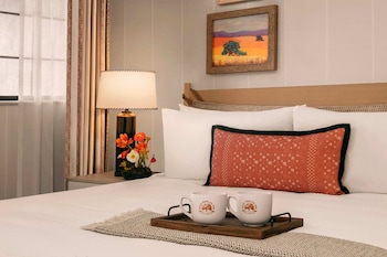 Deluxe Room, 1 King Bed (Garden King Suite, Pet-Friendly)