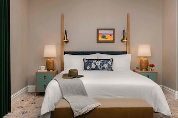 Deluxe Room, 1 King Bed (1889 House King Balcony)