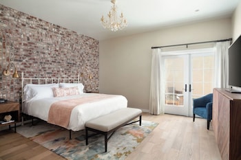 Signature Room, 1 King Bed, Accessible (The Piccolo at Paso Robles Inn)