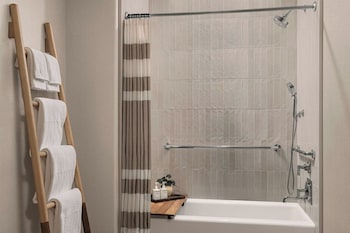 Deluxe Room, 2 Double Beds (Garden 2 Full Bed Suite ADA)