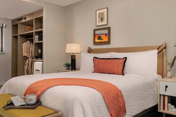Deluxe Room, 1 King Bed (Garden King)