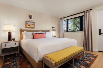 Deluxe Room, 1 King Bed (Garden King)