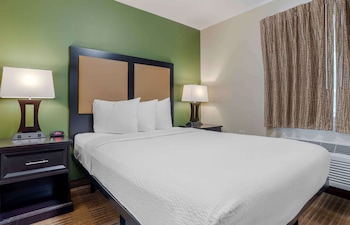 Deluxe Studio, 1 Queen Bed with Sofa bed, Non Smoking