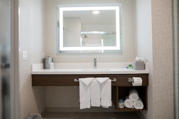 Standard Room, 1 King Bed, Accessible (Accessible Tub)