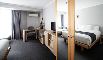 Studio Apartment Queen Bed - (Accessible) - CH