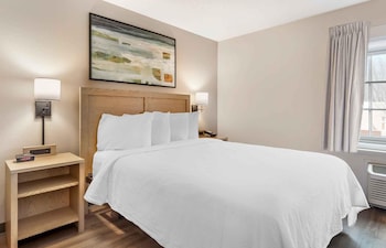 Deluxe Studio, 1 Queen Bed with Sofa bed, Non Smoking (Premium)