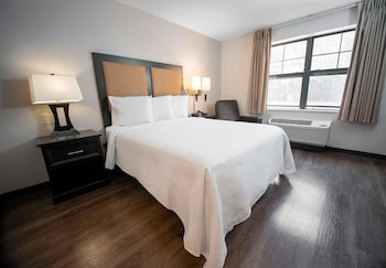 Deluxe Studio, 1 King Bed with Sofa bed, Non Smoking