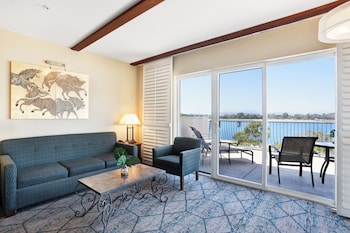 Junior Suite, 2 Queen Beds, Bay View