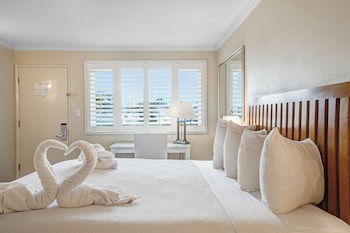 Standard Room, 1 King Bed, Marina View