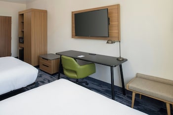 Room, 2 Queen Beds, Hearing Accessible (Roll-in Shower)