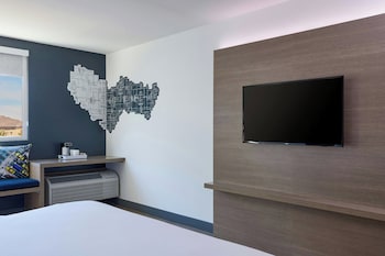 Chic, Room, 1 King Bed, Pool View