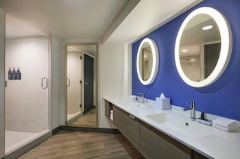 Suite, 1 King Bed, Balcony