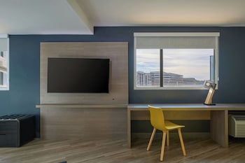 aloft, Suite, 1 King Bed, Balcony