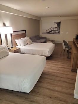 Deluxe Room, Multiple Beds, Non Smoking