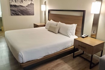 Room, 1 King Bed, Accessible, Non Smoking (Mobility)