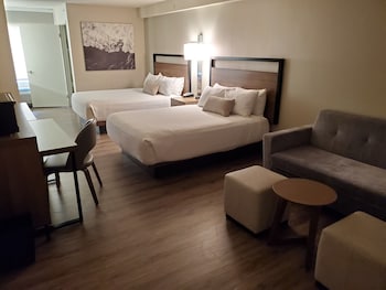 Deluxe Room, Multiple Beds, Non Smoking