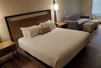 Deluxe Room, 1 King Bed with Sofa bed, Non Smoking