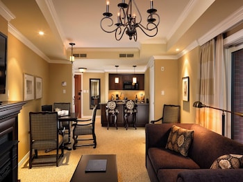One Bedroom Suite, Partial Ocean View, King