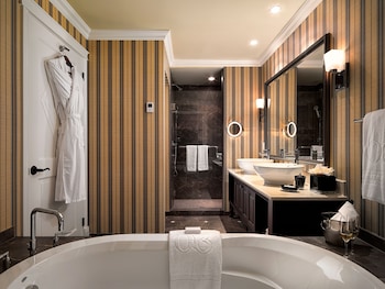 Guest Room, Residential View, Queen