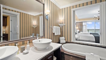 Guest Room, Partial Ocean View, Double Queen