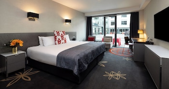 Premium Room, 1 King Bed, Courtyard View