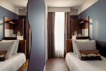 Comfort Room (1 Single Bed)