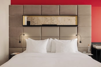 Superior Room, 1 King Bed