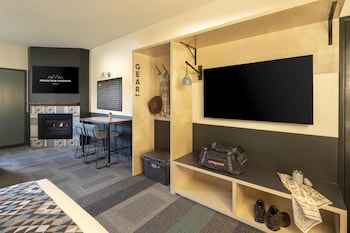 Junior Studio Suite, 1 King Bed with Sofa bed, Patio