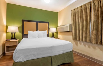 Room, 1 Queen Bed, Non Smoking, Kitchen (Sofa Bed)