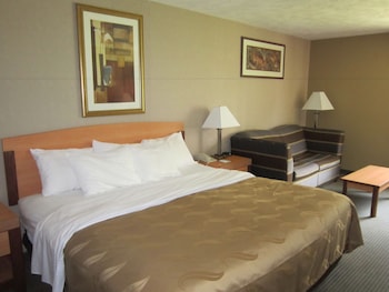 Standard Room, 1 King Bed with Sofa bed, Jetted Tub, Ground Floor