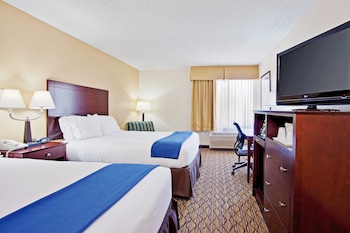 Room, 2 Queen Beds, Pool View (Dining Area)