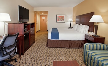 Standard Room, 1 King Bed with Sofa bed, Courtyard View (Pool View)