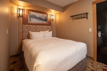 Superior Split Room.