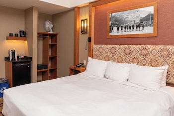Superior Room, 1 King Bed, Balcony