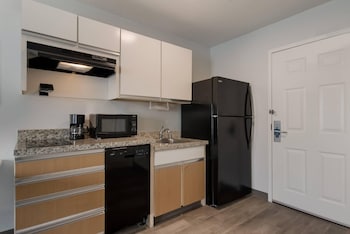 Room, 1 Queen Bed, Accessible, Non Smoking (Accessible Tub)