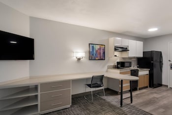 Room, 1 Queen Bed, Accessible, Non Smoking (Accessible Tub)