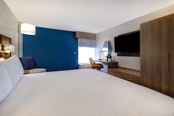 Standard Room, 1 King Bed, Accessible (Communications, Accessible, Tub)