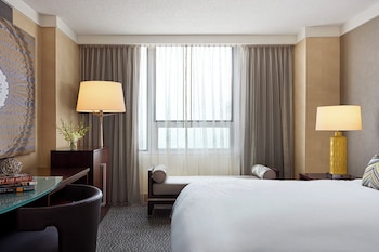 Room, 1 King Bed (Mobility Accessible, Roll-In Shower)
