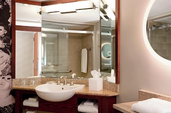 Room, 1 King Bed (Mobility Accessible, Roll-In Shower)